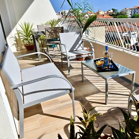 La Couronne : De Standing Sur La Mer *